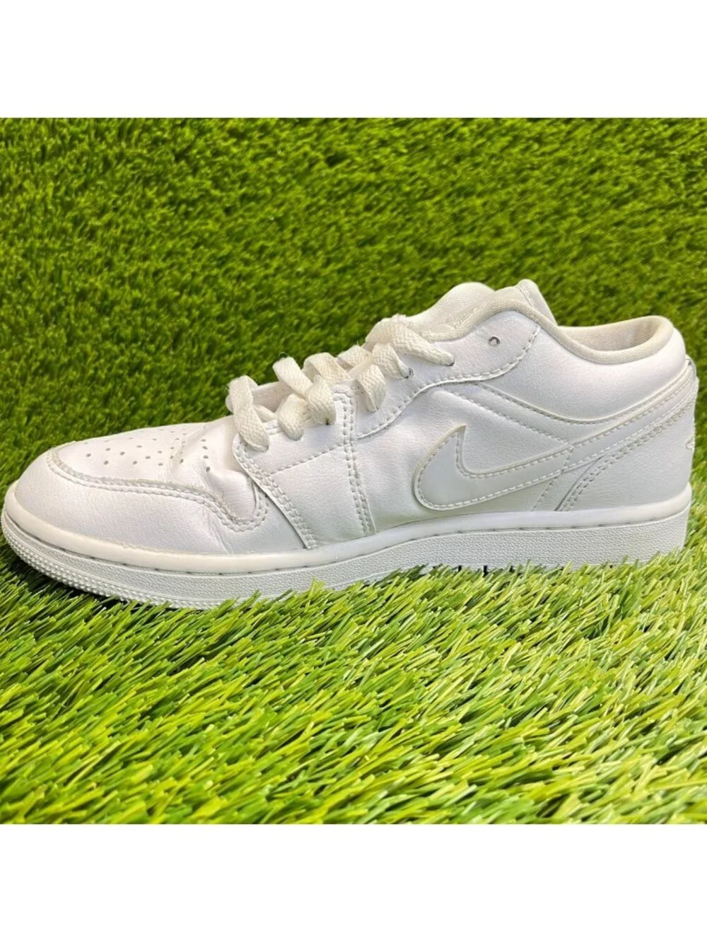 Nike Air Jordan 1 Low Womens Size 8 Triple White Athletic Leather Shoes Sneakers